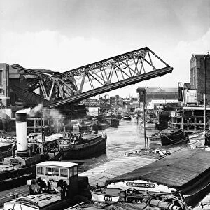 A congested River Hull as the new Drypool bridge, Hull is lowered for the first time