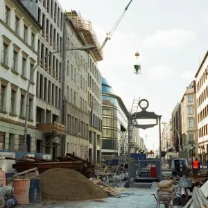 Travaux de construction, Berlin-Est, Allemagne, 7 avril 1995. Travaux de construction, Berlin-Est, Allemagne, 7 avril 1995.