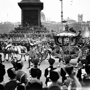 Coronation 1953 of Queen Elizabeth II passes through Trafalgar Square Coronation 1953 of Queen Elizabeth II passes through Trafalgar Square