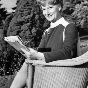 Coronation St. Actress Jean Alexander as she really is - quite a contrast from