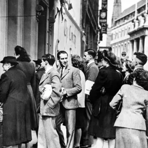 Coventry Evening Telegraph readers queue at the Hertford Street offices of the paper
