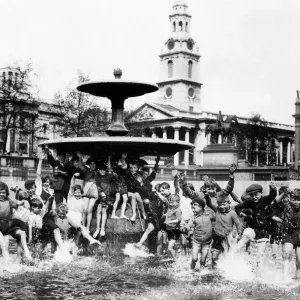 Trafalgar Square Children Cooling Off Print May 1926 Trafalgar Square Children Cooling Off Print May 1926