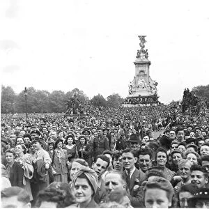 Crowd outside Buckingham Palace London on VE Day 1945 Celebrating victory in