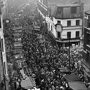Crowds besieged Petticoat lane to buy their Christmas presents