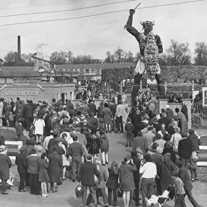 The crowds flock to Coventry Zoo at Whitley, Coventry. The Zulu Warrior can be seen in