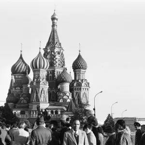 Crowds gather in front of The Cathedral of Vasily the Blessed