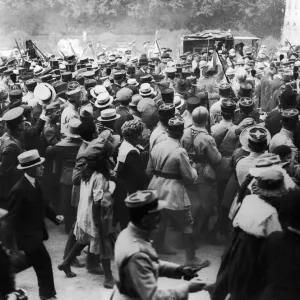 Crowds in the grounds of the Palace of Versailles shortly after the signing of the peace