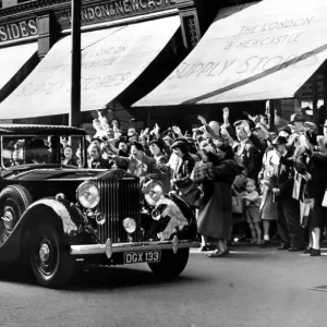 Crowds lined the pavement in Grainger Street, Newcastle to cheer Winston Churchill as he Crowds lined the pavement in Grainger Street, Newcastle to cheer Winston Churchill as he