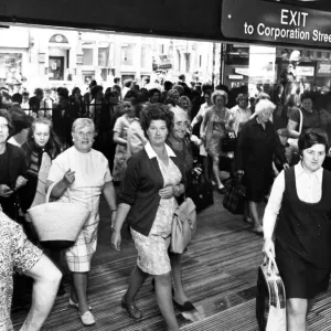 Crowds of people rushing through the doors of the new C&A store on the day it opened