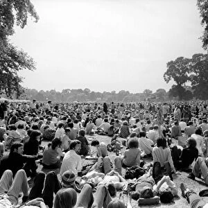 Crowds at The Rolling Stones free concert in Londons Hyde Park on 5th July 1969a┼í