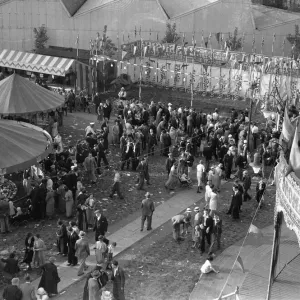 Crowds at the Silver Jubilee fair in Kingston in celebration of King George V silver