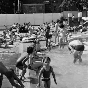 Twickenham Outdoor Swimming Pool Print, 7th June 1975