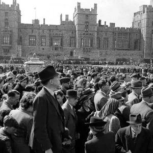 Crowds at Windsor Castle for Princess Elizabeths Birthday April 1946