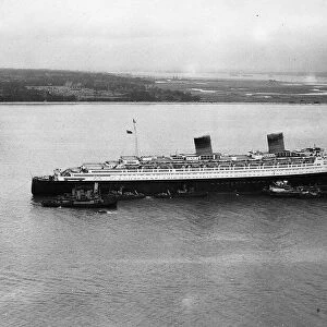 The cruise liner Queen Elizabeth run aground in Southampton Waters 1947