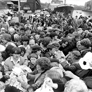 A crush on Newcastle Quayside as crowds show their way towards some free fish in 1980