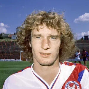 El futbolista Crystal Palace Billy Gilbert se posa en Selhurst Park, agosto 1979.