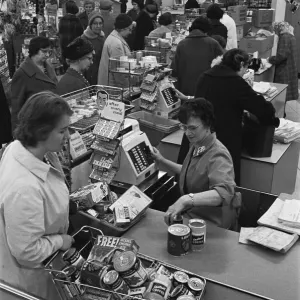 Customers at the checkout counter of the Nottingham Co-Op supermarket. 1st May 1963 Customers at the checkout counter of the Nottingham Co-Op supermarket. 1st May 1963