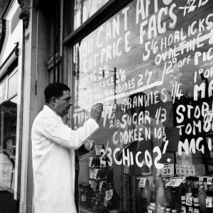 Cut price grocers in Forest gate, 15th September 1955