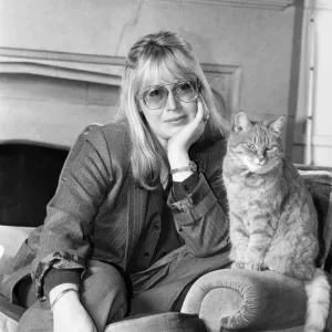 Cynthia Lennon, poses for photographs, 10th November 1984 Cynthia Lennon, poses for photographs, 10th November 1984