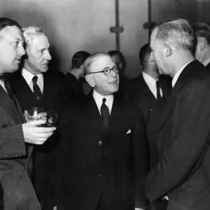 Daily Herald Entertains Soviet Delegates to T. U. C at Savoy Hotel. L. to R Daily Herald Entertains Soviet Delegates to T. U. C at Savoy Hotel. L. to R