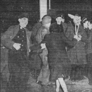 DAILY RECORD PHOTOGRAPH FROM PAPER 9TH MAY 1945 CROWDS DANCERS PARTY VE DAY DAILY RECORD PHOTOGRAPH FROM PAPER 9TH MAY 1945 CROWDS DANCERS PARTY VE DAY