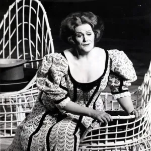 Dame Joan Sutherland - Cantante de ópera - Fotografiada durante una representación de La Traviata en