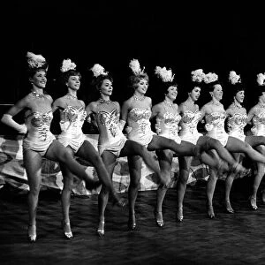 Dancing - Dancers Chorus Tiller Girls 15 / 09 / 1988 Daily Mirror