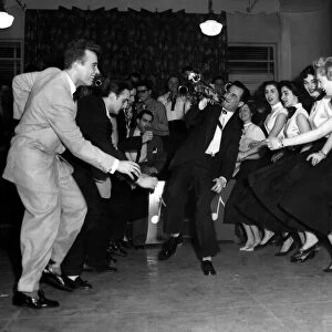 Dancing - Modern The Kangeroo 06 / 05 / 1954