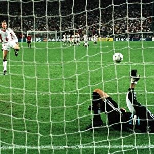 David Batty misses penalty for England June 1998 against Argentina as England went