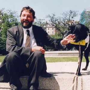David Blunkett with new guide dog - 26th May 1994 (94 / 5344)