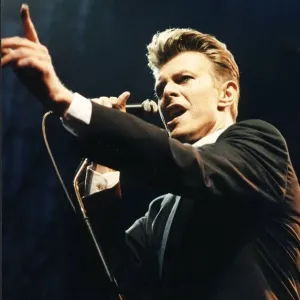 DAVID BOWIE IN CONCERT AT MILTON KEYNES - 5TH AUGUST 1990 DAVID BOWIE IN CONCERT AT MILTON KEYNES - 5TH AUGUST 1990