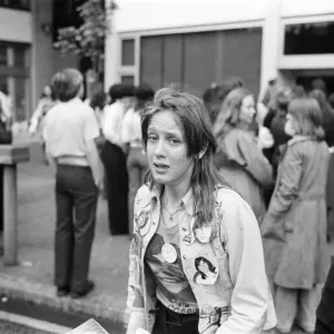 David Cassidy at Thames TV. The pavement outside the studio was crowded with his fans