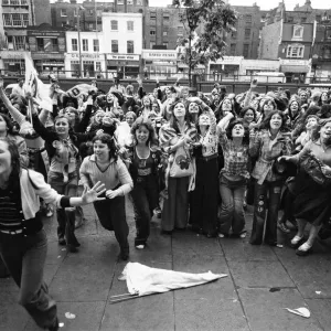 David Cassidy at Thames TV. The pavement outside the studio was crowded with his fans
