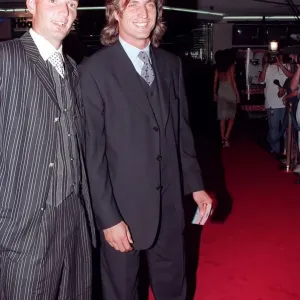 David Ginola de Tottenham et Frank LeBoeuf de Chelsea joueurs de football à la première du film.