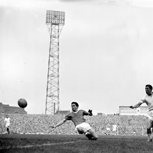 David herd of Arsenal gets in a shot at goal past the challenge of Manchester United