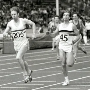 david Jenkins left storms over to a 400 metre win over his old rival Fons Brijdenbach david Jenkins left storms over to a 400 metre win over his old rival Fons Brijdenbach