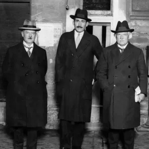 David Lloyd George, right, with Captain Geoffrey Crawshaw and Mr D T Salathiel at Newport David Lloyd George, right, with Captain Geoffrey Crawshaw and Mr D T Salathiel at Newport