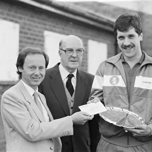 David Seaman, Goalkeeper, with his Young Player Of The Month Award for December 1985
