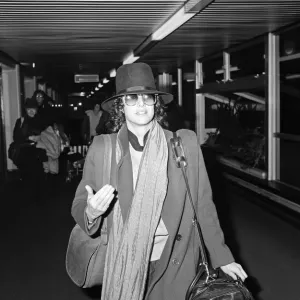 Debra Winger arrives in London. 25th February 1984 Debra Winger arrives in London. 25th February 1984
