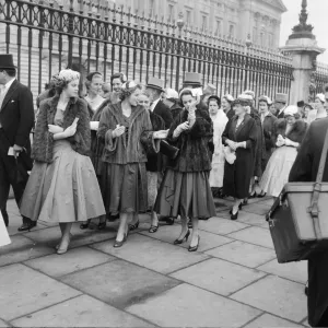 Black and white Print of Debutantes queue at Buckingham Palace