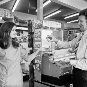 Decimal Currency Feature February 1971 Decimalisation Day - Conservative MP Wildred Decimal Currency Feature February 1971 Decimalisation Day - Conservative MP Wildred