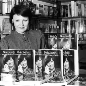 Delia Smith en una tienda de libros de la BBC en Marylebone High Street. Delia Smith en una tienda de libros de la BBC en Marylebone High Street.