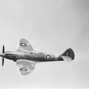 Demonstration by a Supermarine Spitfire MK19 of the Battle of Britain Memorial Flight