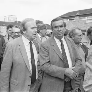 Denis Healy Leader di partito laburista (centro), Dennis Skinner (sinistra) Denis Healy Leader di partito laburista (centro), Dennis Skinner (sinistra)