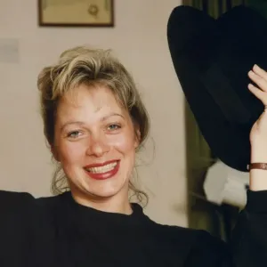 Denise Welch pictured at home 3 October 1991 circa Denise Welch pictured at home 3 October 1991 circa