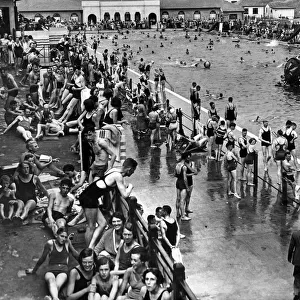 The Derby Pool, New Brighton. 6th August 1933