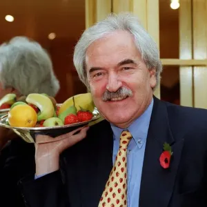 Des Lynam TV Presenter March 98 Holding tray of fruit