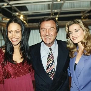 Des O Connor with Jody wilson and Dina Carroll at Variety Club lunch - February 1994