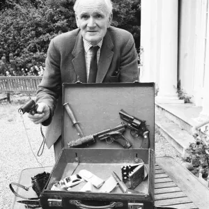 Desmond Llewellyn actor in June 1981, who appears as Q in the James Bond films Desmond Llewellyn actor in June 1981, who appears as Q in the James Bond films