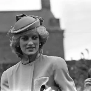 DIANA, PRINCESS OF WALES ARRIVING AT EVENT DURING THE DAY IN CARLISLE - 1992 DIANA, PRINCESS OF WALES ARRIVING AT EVENT DURING THE DAY IN CARLISLE - 1992